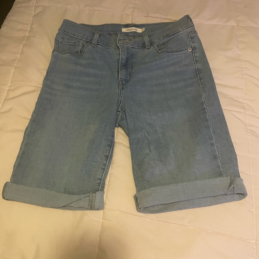 Levi’s women’s shorts. Size 26